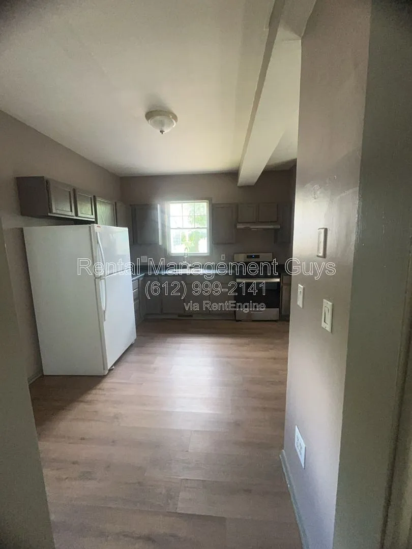 3 bed, 1.0 bath, $1,700 — Photo 3