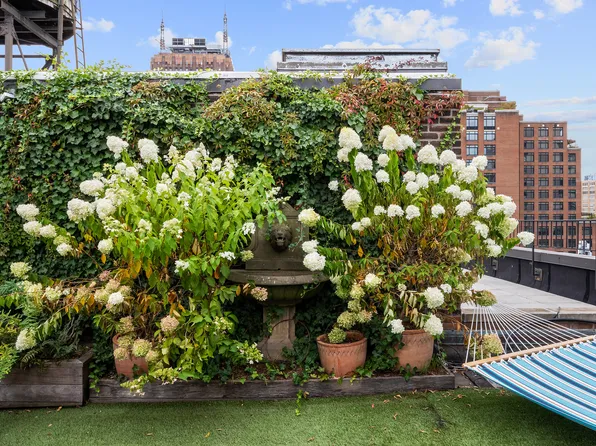 347 West Broadway image 5 of 13