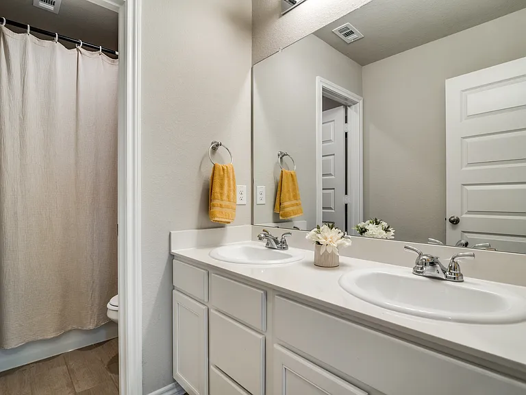 3032 Shire Dr — Photo 9