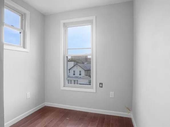 2040 Washington Avenue image 10 of 25