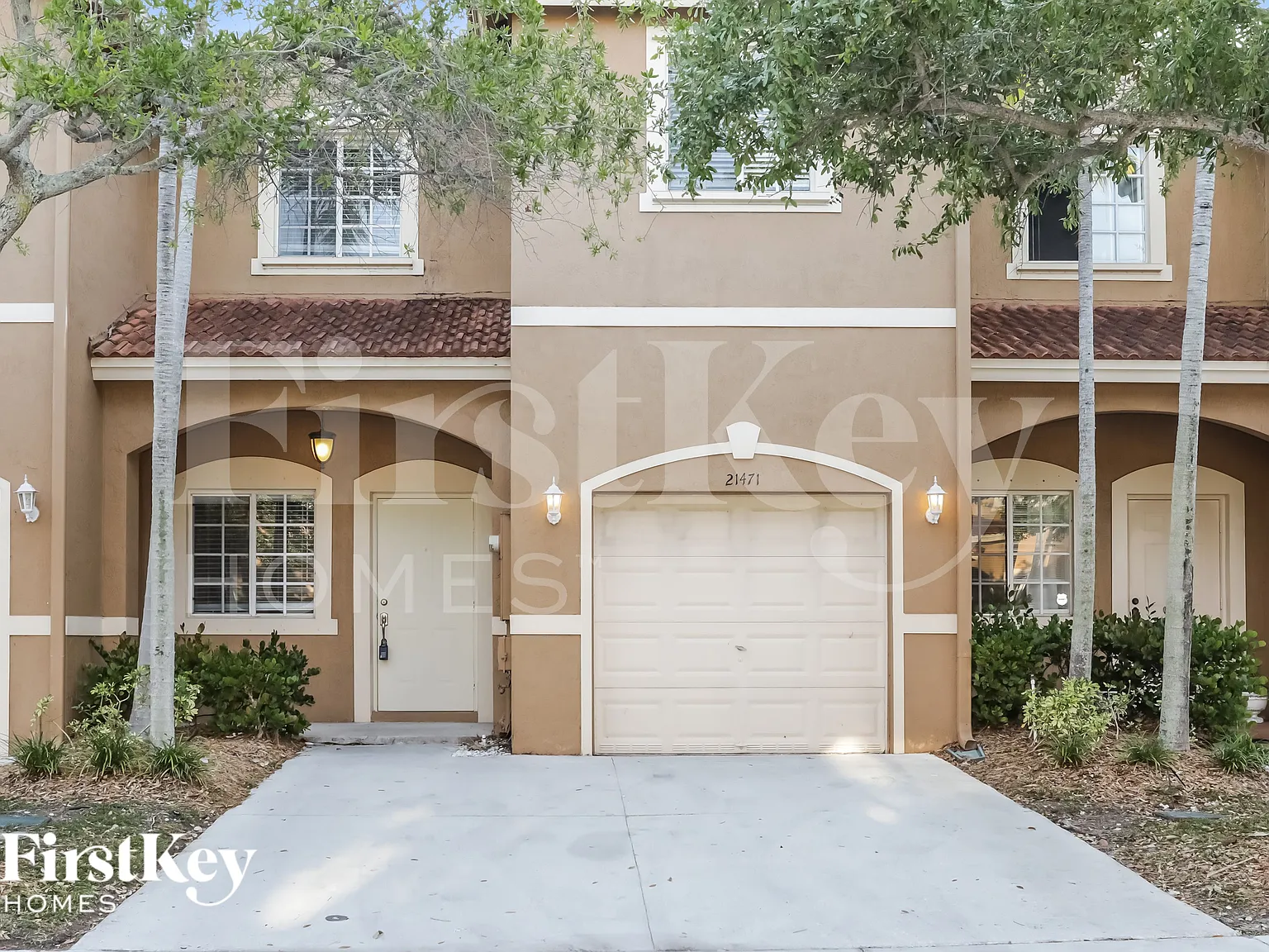 3 bed, 2.0 bath, 1560 sqft, $2,410 — Photo 1