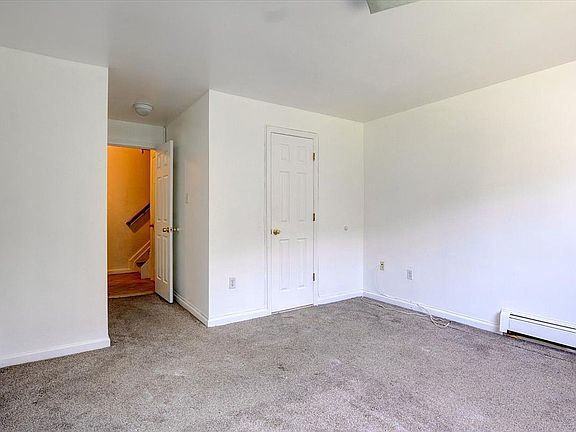 3rd image of 964 Hemlock St #1