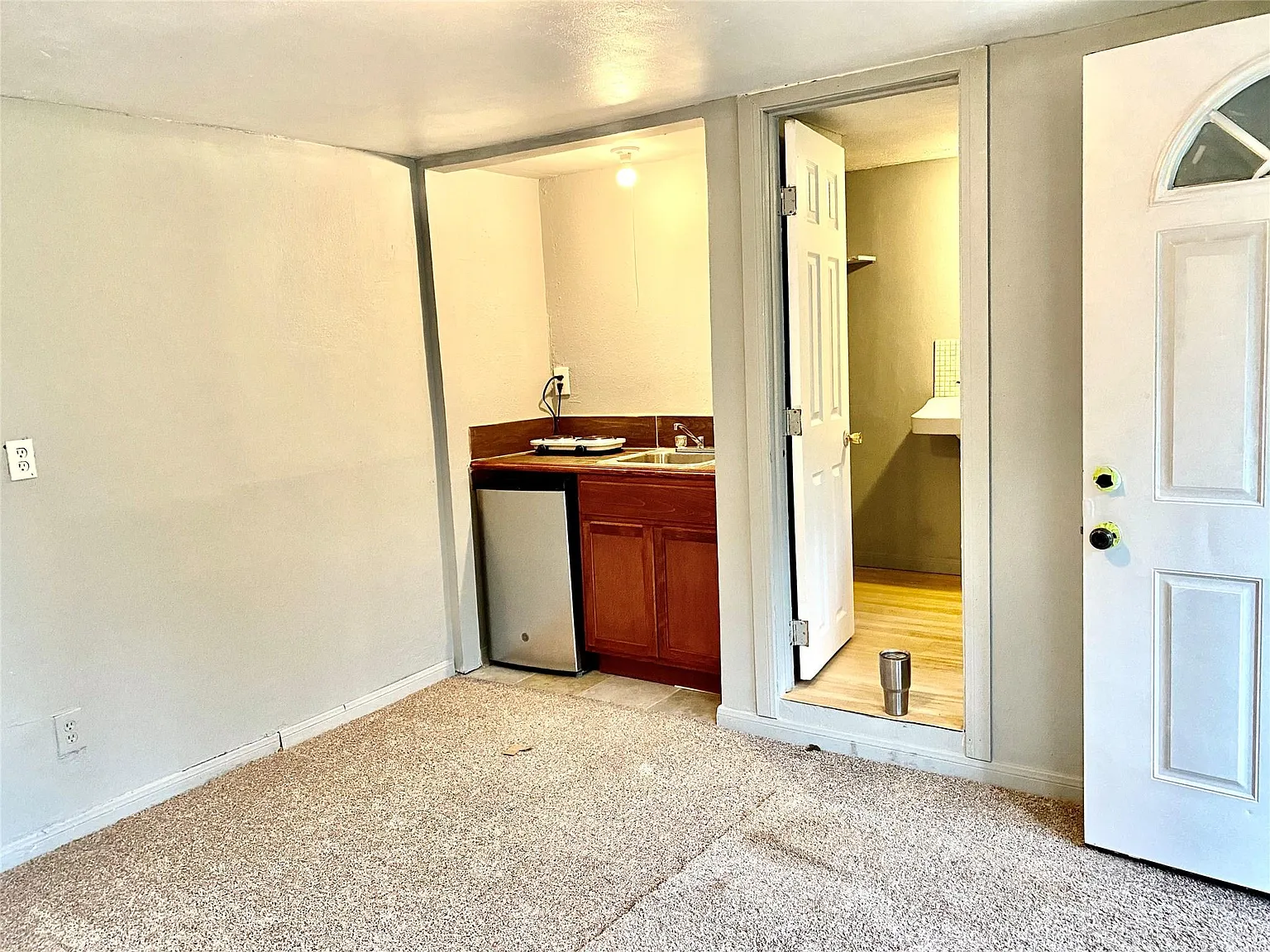 1 bed, 1.0 bath, 400 sqft, $600 — Photo 2