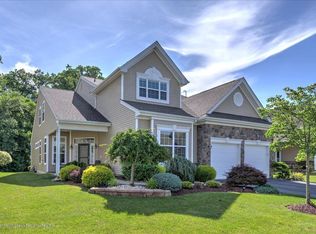 8 Phoenix Rd, Monroe Township, NJ 08831