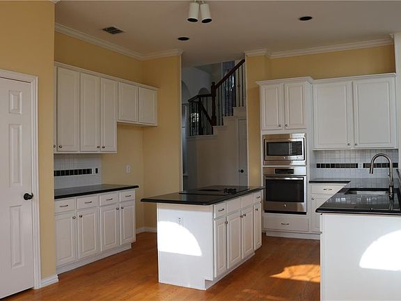 4th image of 2704 Meadow Hills Ln