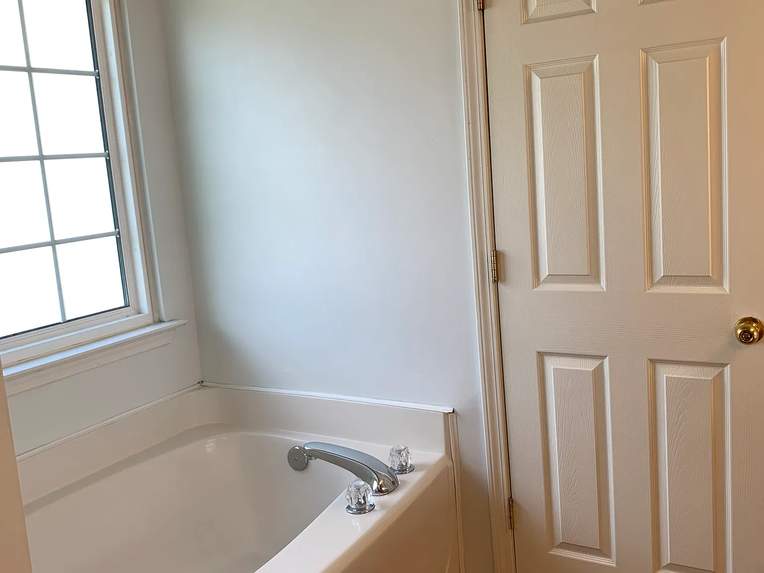 3 bed, 2036 sqft, $2,395 — Photo 3