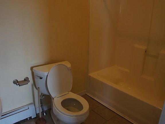 3rd image of 934 Capouse Ave