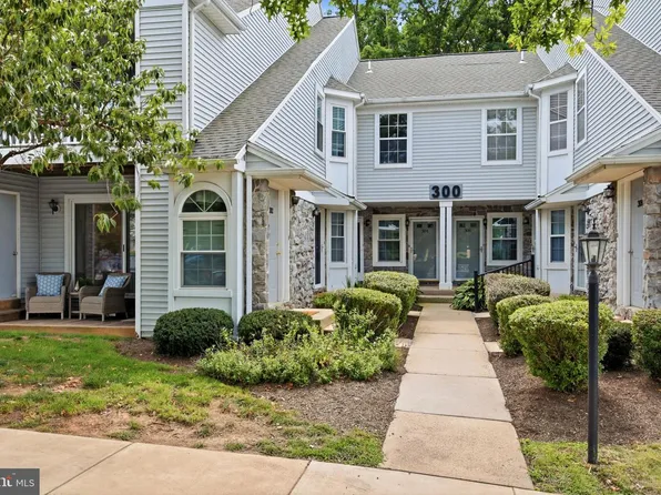 301 Mews Dr, Sellersville, PA 18960