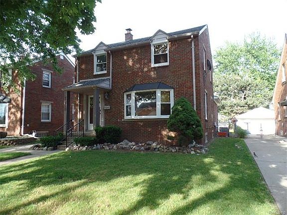 3rd image of 2210 N Rosevere Ave