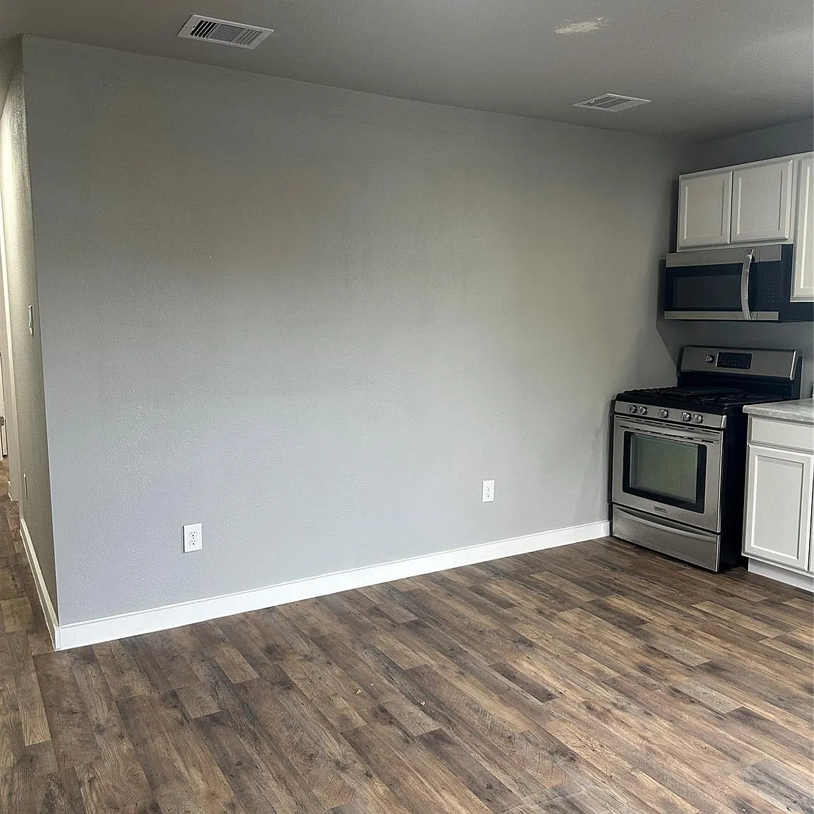 2 bed, 1.0 bath, 800 sqft, $1,350 — Photo 4