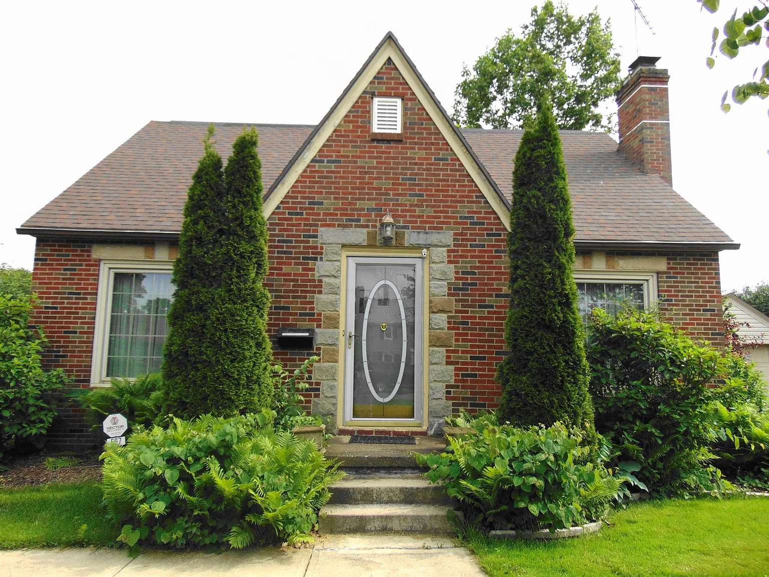 567 Yale Dr photo 1