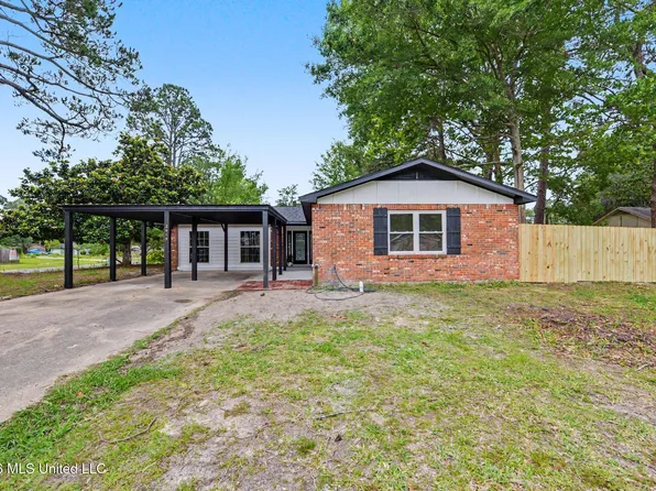 2419 Avenido Del Pinar St, Gautier, MS 39553