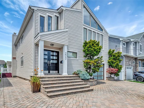 220 Lee Place, Bellmore, NY 11710