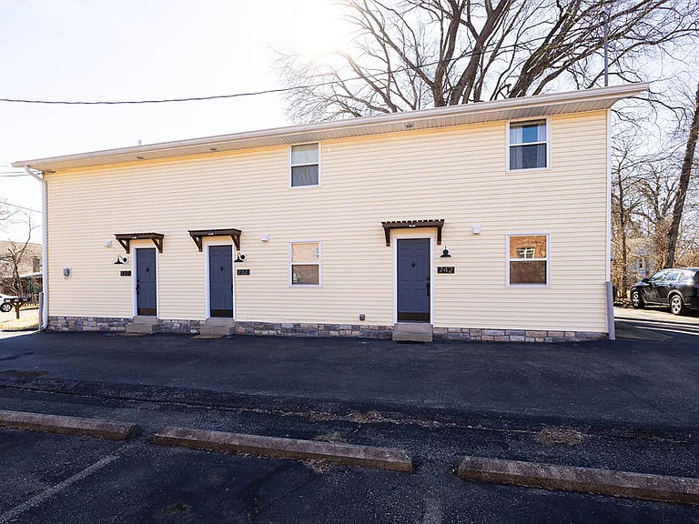 742 S Poplar St — Photo 20
