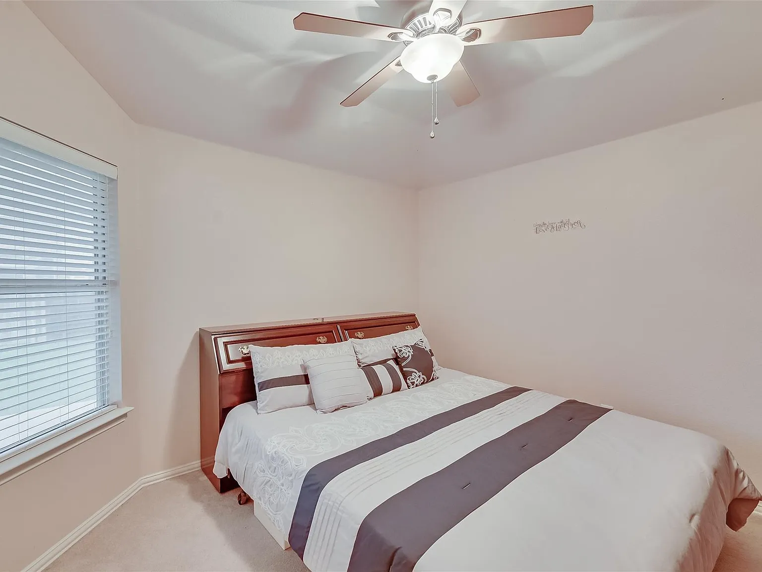 4 bed, 1963 sqft, $2,450 — Photo 4