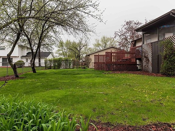 3rd image of 548 Hampshire Ln