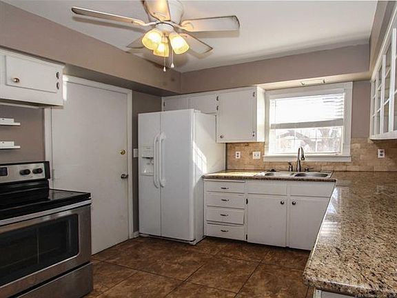3rd image of 109 N Boyd Pl