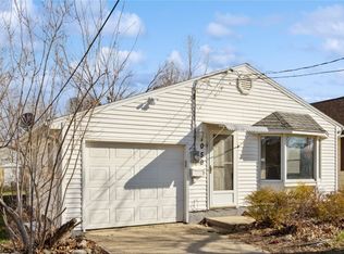 1050 32nd St NE, Cedar Rapids, IA 52402