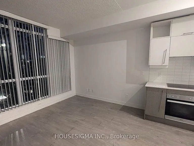 30 Nelson St #1403 — Photo 21