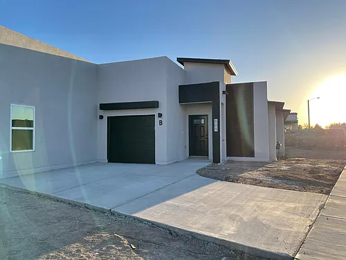 809 Hc Gilbert Minjares Dr #B Photo 1