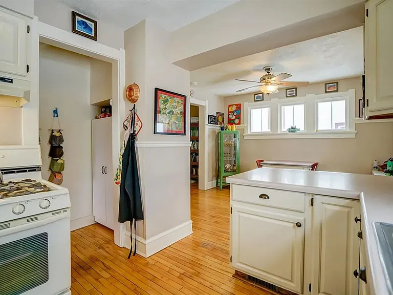 2514 E Johnson St — Photo 13