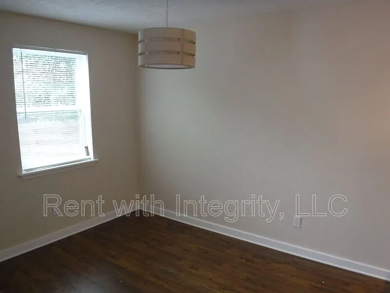 2 bed, 1.0 bath, 885 sqft, $1,050 — Photo 3