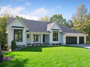 15 Maple Hill Dr, Tonka Bay, MN 55331