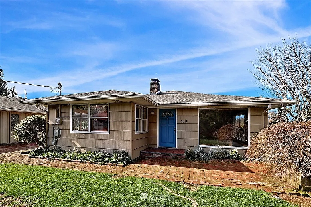 215 Upper Edmonds St. photo 1