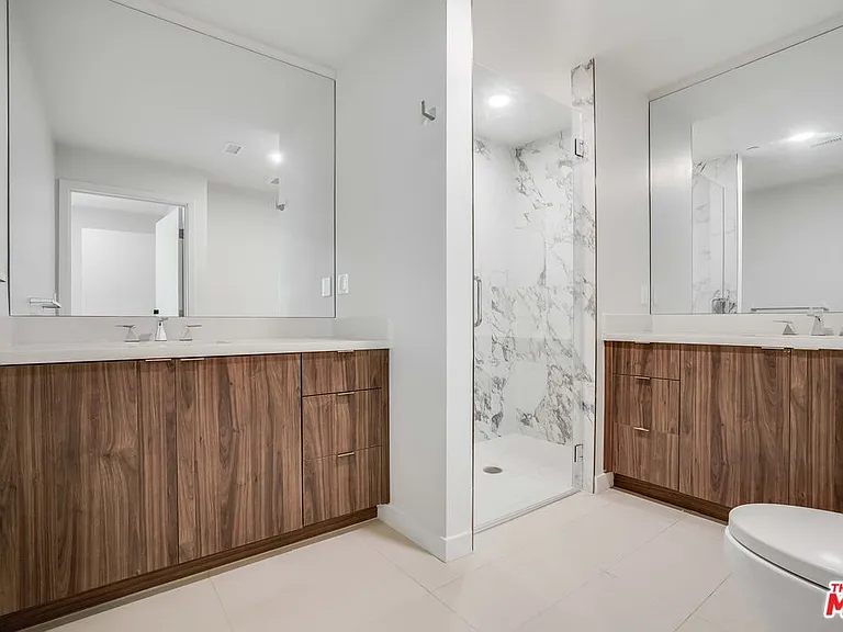 1021 S Shenandoah St #102 — Photo 6