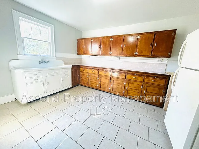 4504 Old Mission Rd — Photo 5