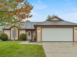 1404 Fall Creek Dr, Fort Wayne, IN 46808
