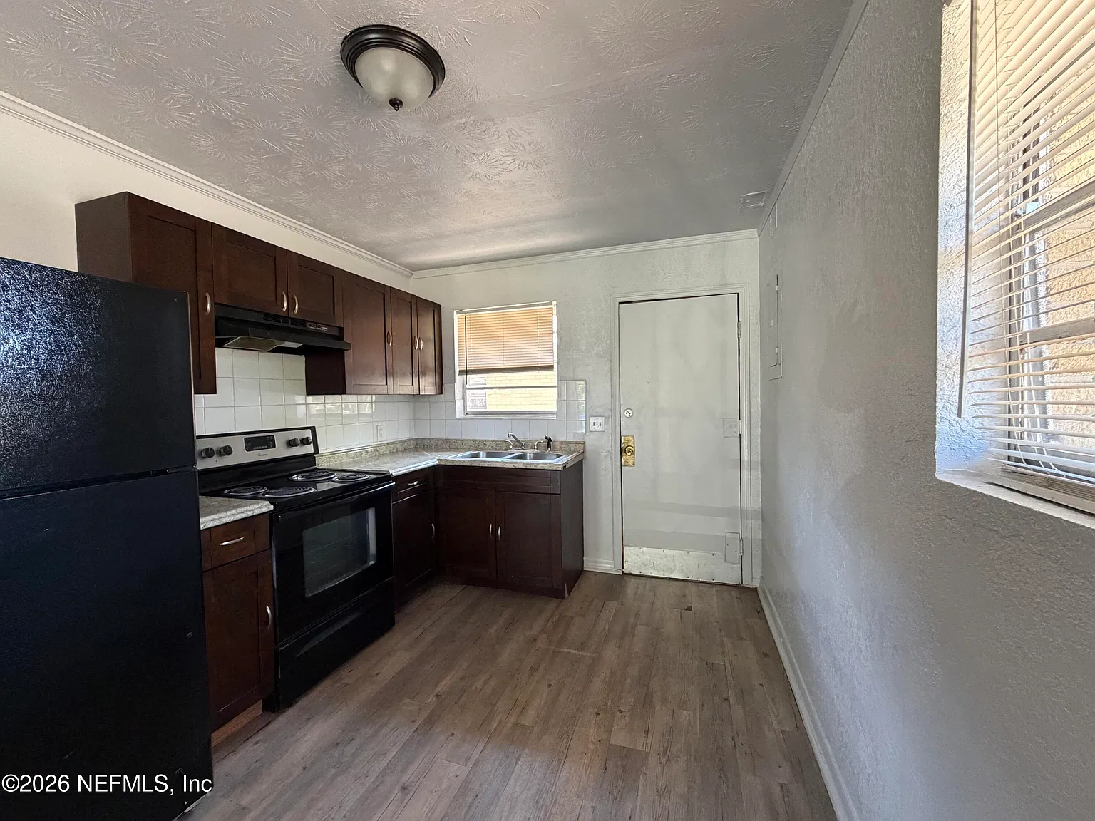 2 bed, 1.0 bath, 800 sqft, $1,000 — Photo 2