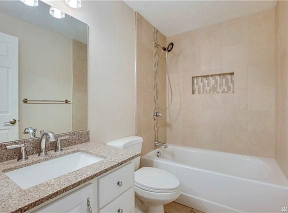 3rd image of 9809 NE 124th St APT 301