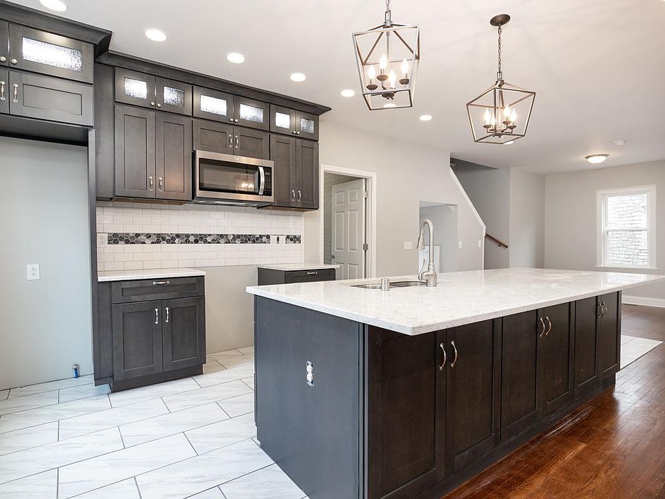 1st image of 307 Rosemont Gdn