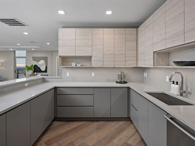 880 Pacific St — Photo 37
