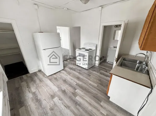 1144 1st St #2, Muskegon, MI 49440