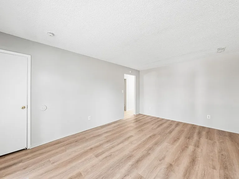 2415 Shirley Ave — Photo 13