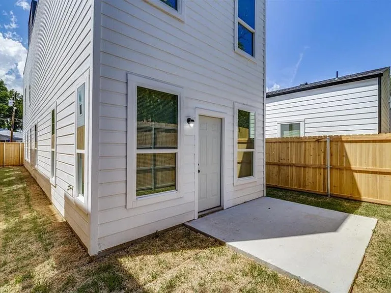 2214 Dyson St — Photo 11