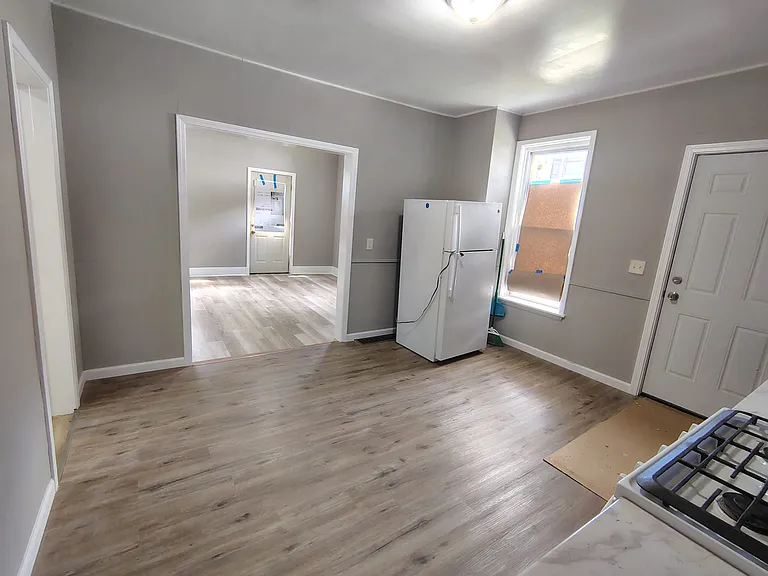 4 Lake Ave #1 — Photo 8