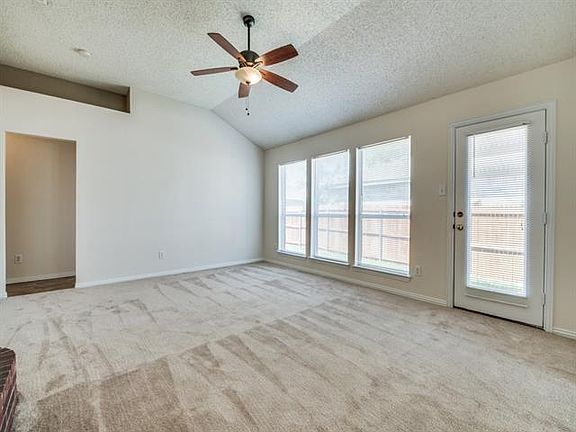 3rd image of 1027 Waterview Dr