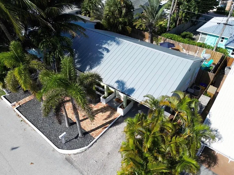 49 Douglas Dr — Photo 3
