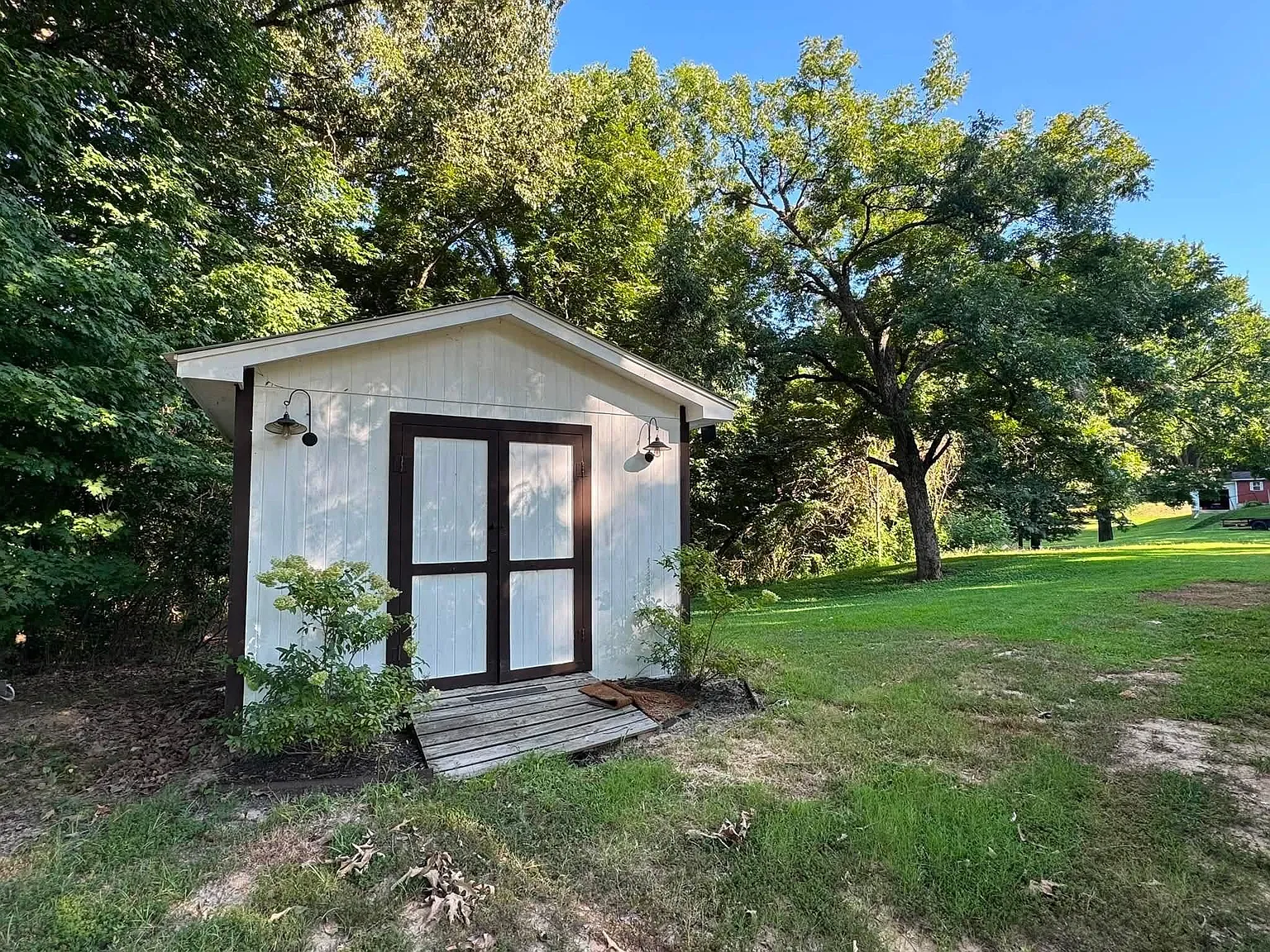 3 bed, 2.0 bath, 1210 sqft, $1,900 — Photo 2