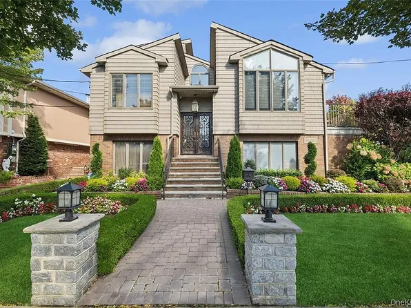 16453 85th St, Howard Beach, NY 11414
