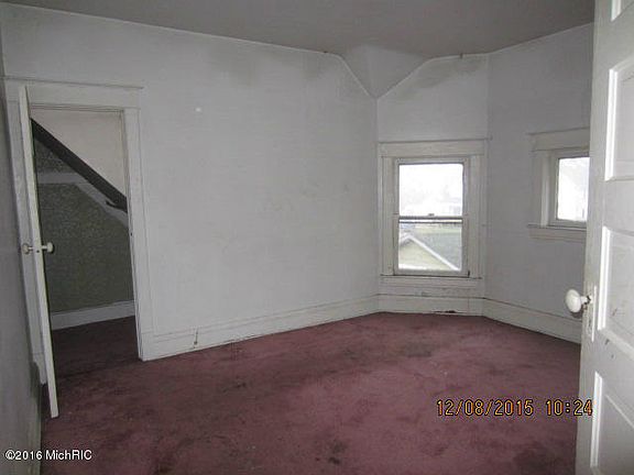 5th image of 1417 E Stockbridge Ave