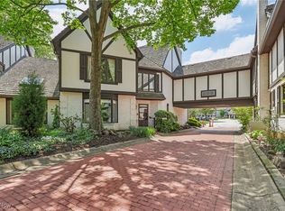 3 Windsor Ct, Rocky River, OH 44116
