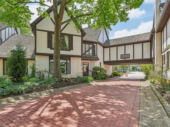 3 Windsor Ct, Rocky River, OH 44116