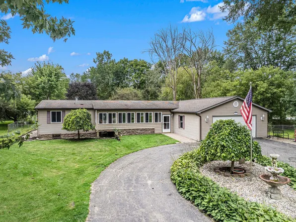 4486 Lapeer Rd, Burton, MI 48509