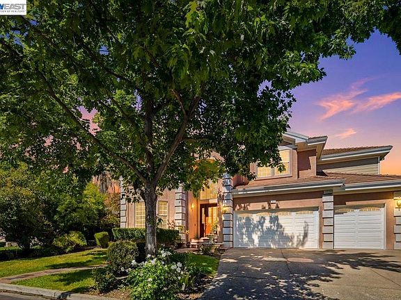 3rd image of 720 Rutherford Cir