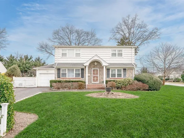 342 Nursery Lane, Westbury, NY 11590