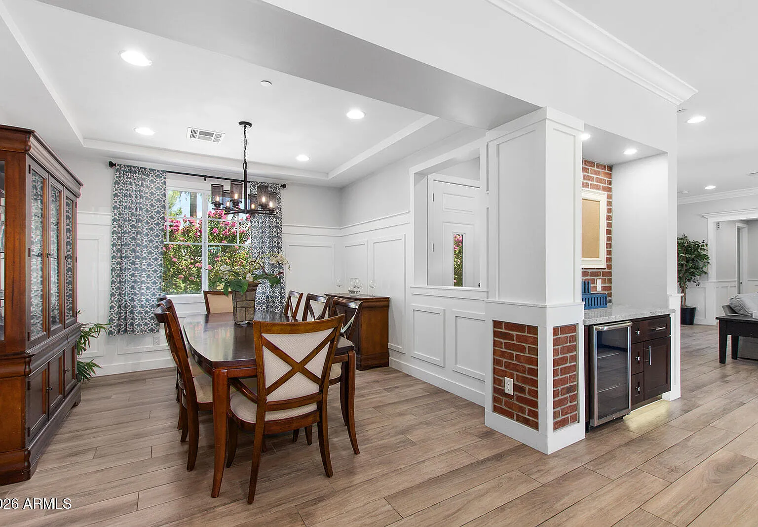 5 bed, 3.5 bath, 3118 sqft, $10,000 — Photo 3